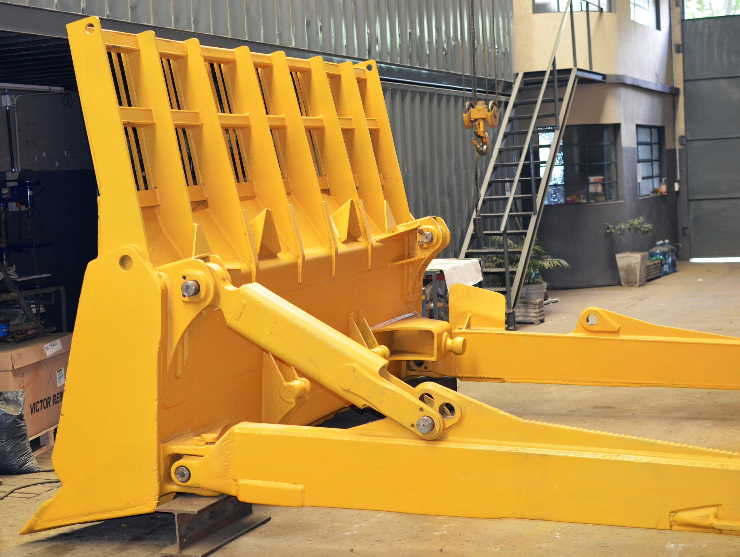 Hoja topadora para CAT D8R fabricada en la planta