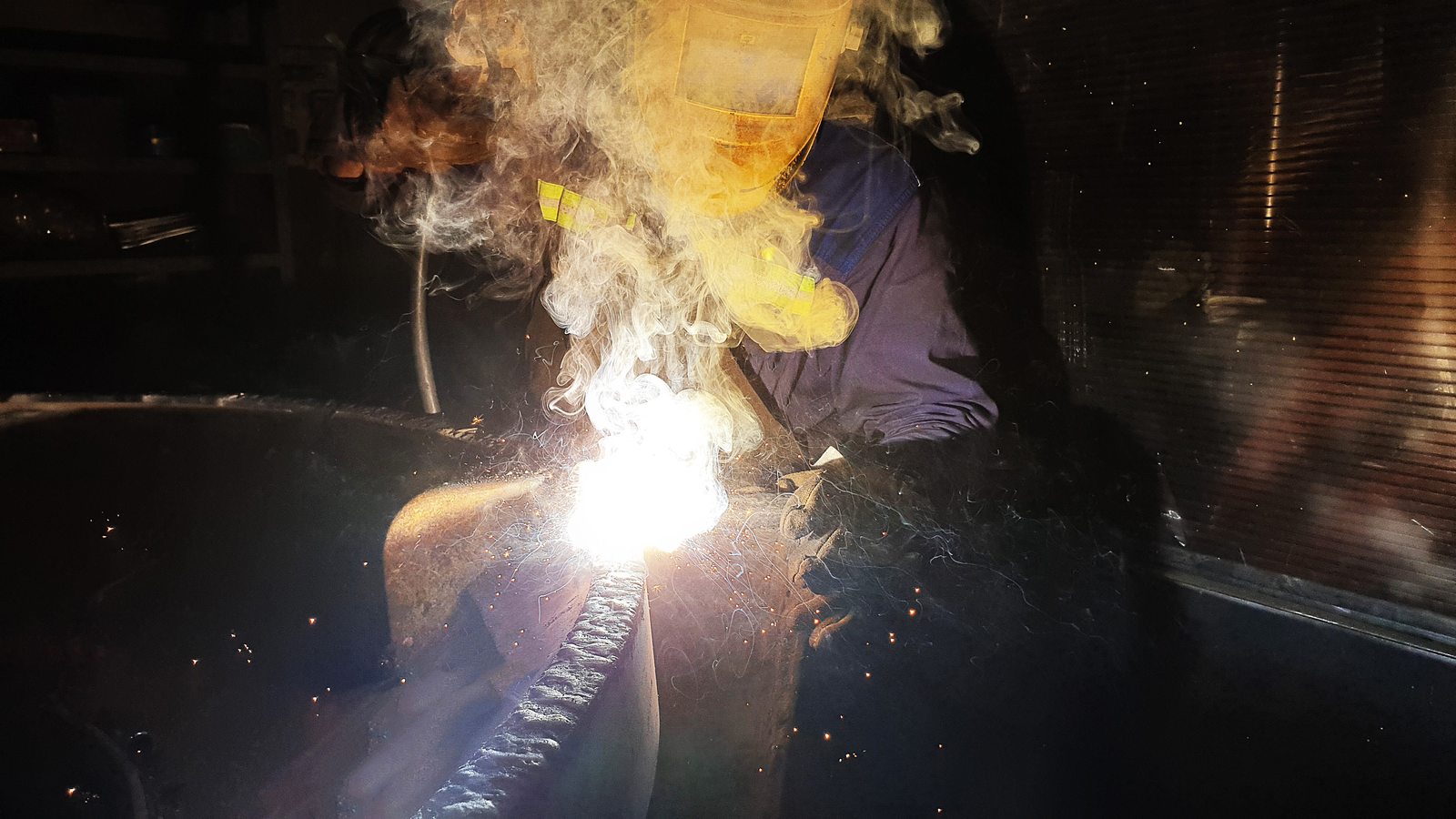 Proceso de recargue duro en la planta de Talleres Wires